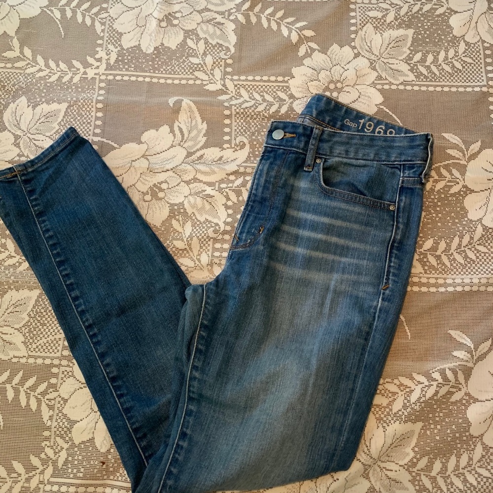 Gap women’s 28R high rise skinny jeans